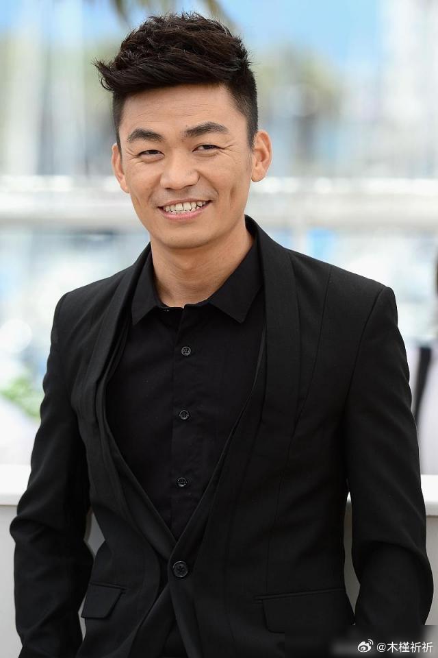 江小宴揭示王宝强慈善背后的真相，公众人物慈善行为的真相解析