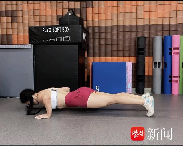 科技女神的肌智融合之旅，985高校女博导招生广告秀肌肉重磅推出