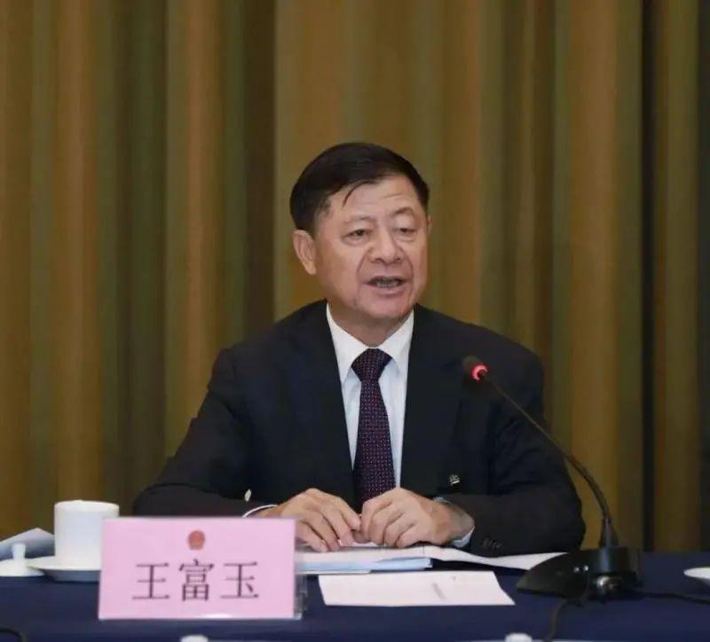 落马厅官出镜忏悔，高尔夫背后的痴迷与堕落之路
