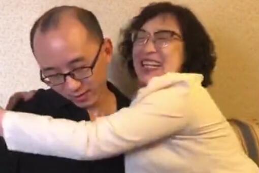 陈质军36年后重逢亲生父母，喜悦的团聚时刻