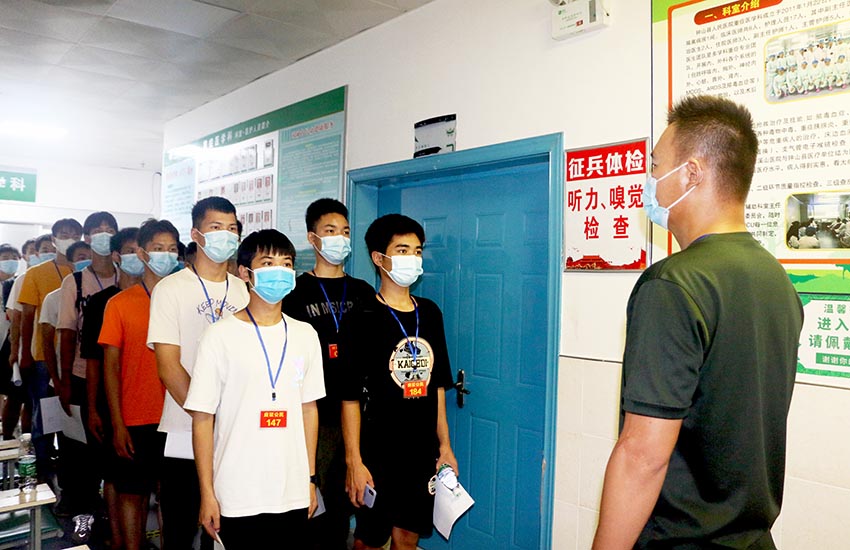 朝鲜逾百万青年报名参军，青春的选择与国防责任