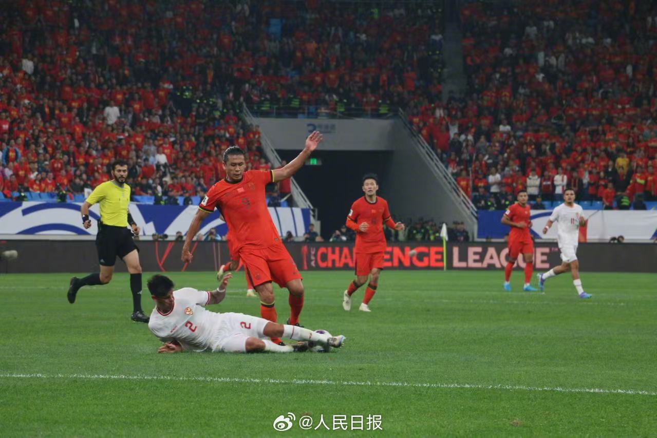 国足赛场荣耀背后的努力，1-0领先印尼的胜利时刻