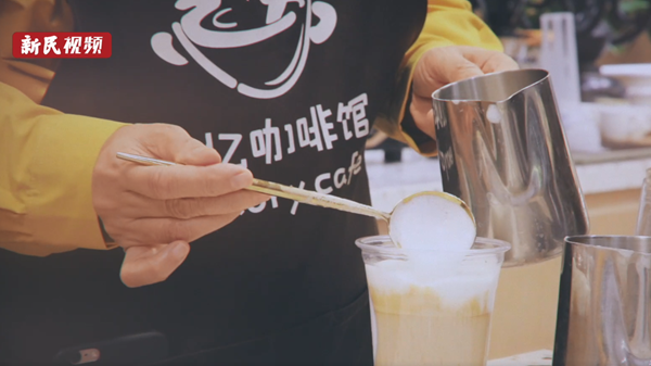 咖啡奇缘背后的温情与谜团，老太的偷咖啡行为揭秘