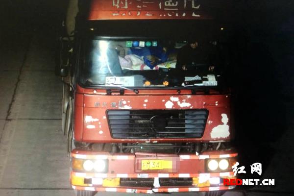 警方跨越八千公里追查，成功找回被转卖的租赁车辆！