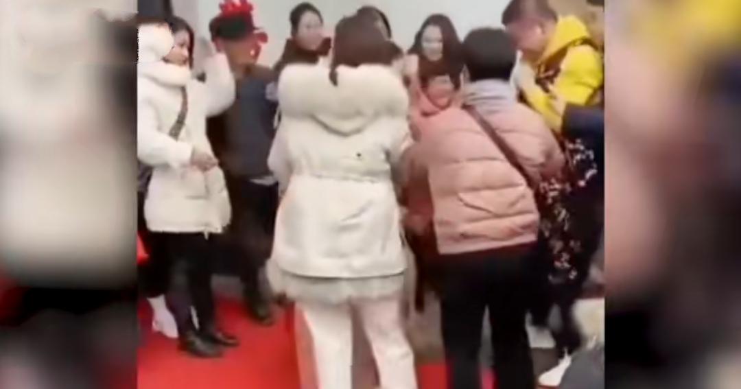 警惕身边的危险，男子猥亵女生事件深度解析与反思——警钟长鸣！