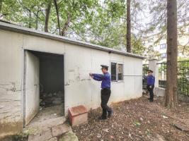 违建宿舍沿河占绿12年，变迁之路与励志之旅