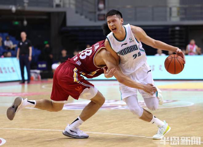 青岛男篮大胜广州男篮，篮球盛宴背后的战术解析与对决亮点