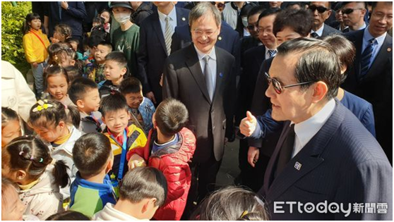 中国游客高喊英文口号展现自信与力量，引发热议与关注