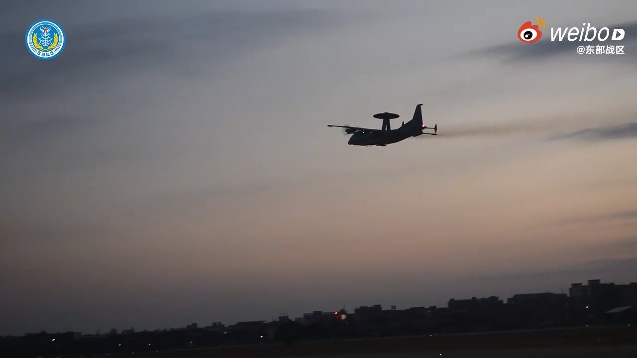 解放军破晓出击现场与小巷深处的探索之旅