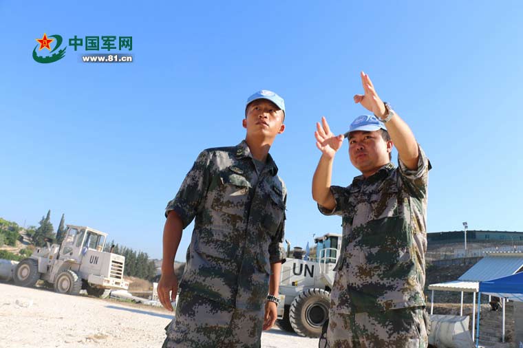 我赴黎维和官兵回忆科技重塑生活体验，躲避来袭火箭弹的挑战与经历