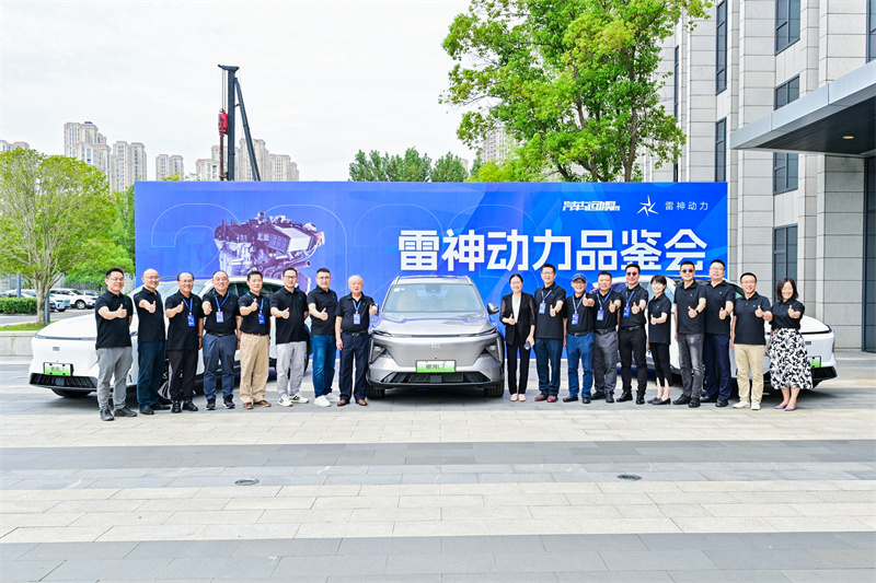 吉利BHE雷神，学习变化的力量，铸就传奇自信之旅