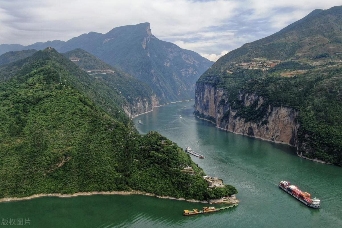 重庆铁路之旅，自然美景的探寻之路