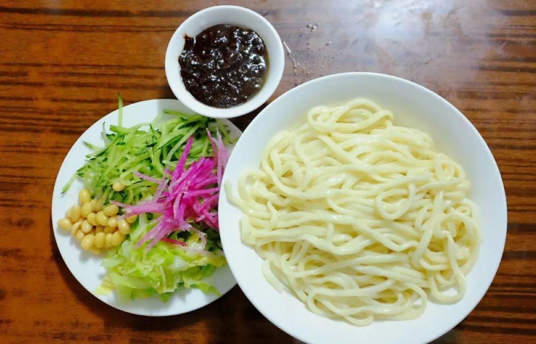 北京黄色预警下的隐秘小巷美食探秘（持续至几号）