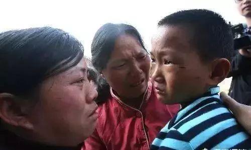 陈质军历经36年失散终寻得亲生父母，变化、学习与自信的力量造就重逢奇迹