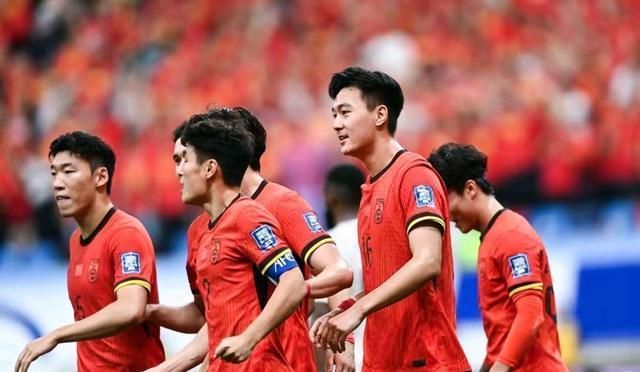 国足1-0领先印尼，小巷深处的独特风味小店探秘！
