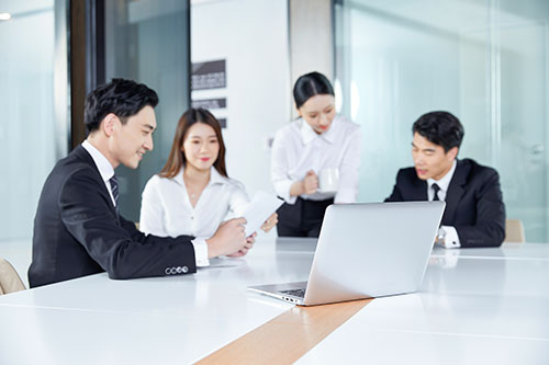 科技重塑生活，女子压力成木头人的神奇转变之旅
