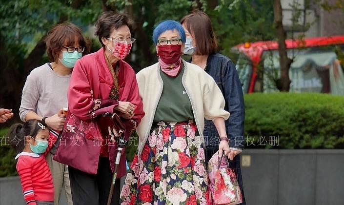 50岁女子二胎新生，人生的另一种绽放与希望