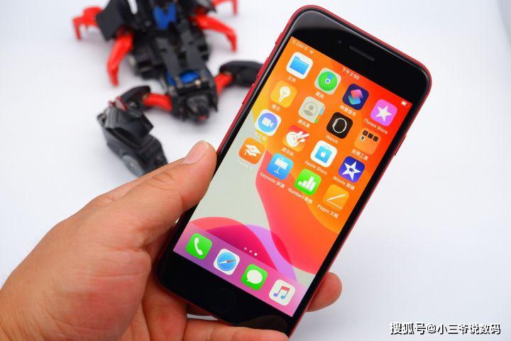 苹果放弃大屏iPhone SE机型传闻背后的策略与变化，学习与自信成就感的崛起