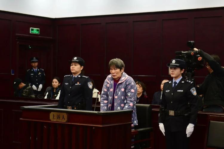 余华英拐卖儿童案宣判，法律彰显正义的天平（10月25日）