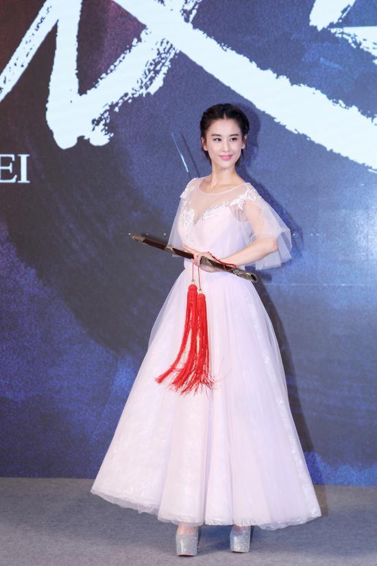 杨子女儿坚定支持父亲，为其发声