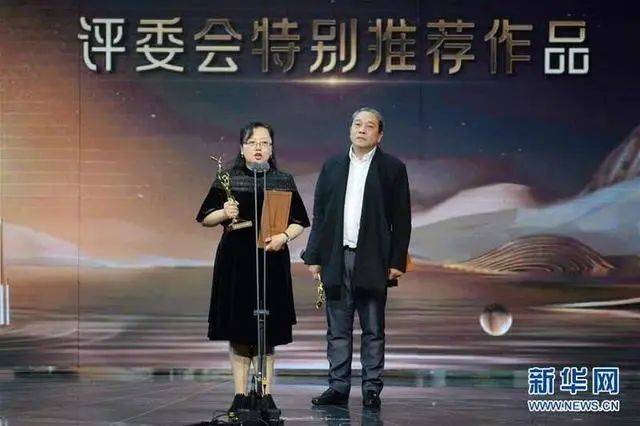 秦雯荣获金鹰奖最佳电视剧编剧奖，杰出典范的天赋与努力闪耀荧屏之路