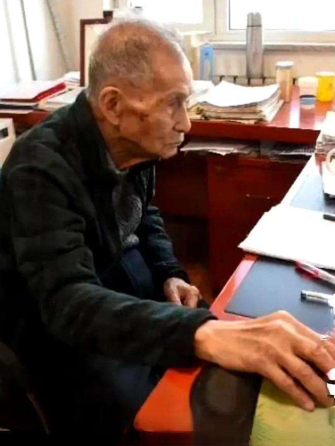 老教授去世五年仍年年捐款到账，捐赠精神及其深远影响