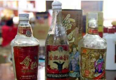 男子购买白酒发现空瓶，厂家回应事件