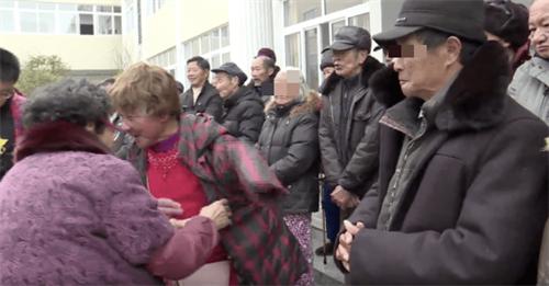 医保局回应医院给患者打欠条，揭秘小巷深处的特色小店探秘之旅