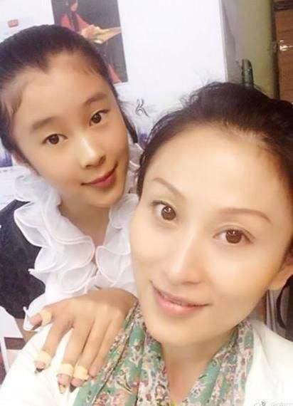 揭秘杨子与黄圣依流量背后的秘密，留几手爆料，小巷特色小店探秘之旅开启！