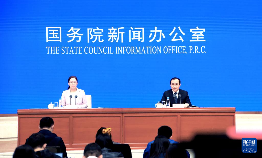 国新办介绍前三季度的经济情况，科技引领时代，经济脉搏的未来体验