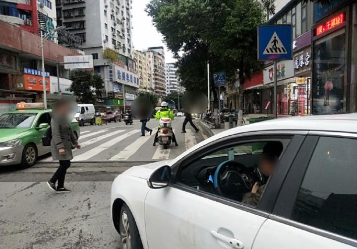 女司机深夜跟导航走竟高速逆行，事件背后的原因、影响及反思