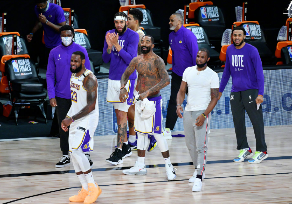NBA交易最新动态，球员流动热议焦点分析