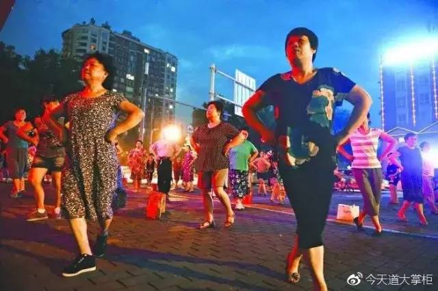 张春丽最新广场舞，社会现象下的多元解读与风靡之势