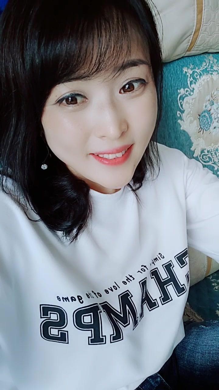 笑笑最新风采，自信成就梦想，一路笑对人生挑战