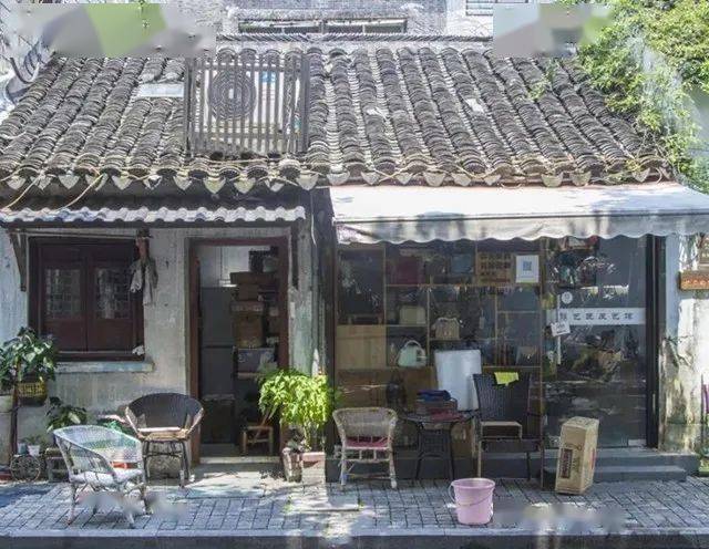 借名买房最新案例揭秘，小巷特色小店背后的故事
