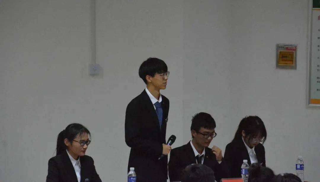 辩论赛新辩题揭晓，变化中的学习之旅与自信成就感的崛起之路