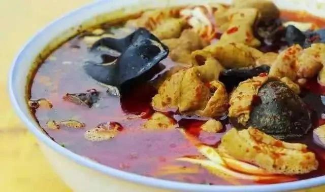 冰雹下的美食探秘，小巷特色小店成美味新宠