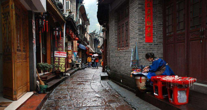 中国最新局势下的独特小巷风情与隐藏小店探秘之旅