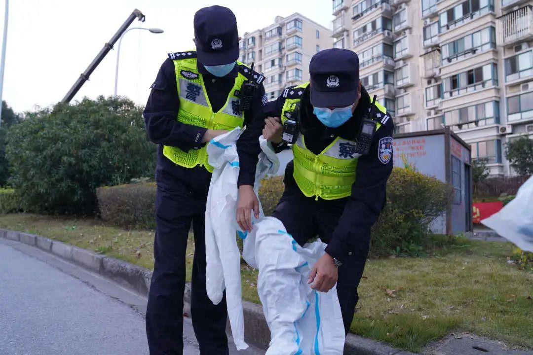 新手女司机夜间高速逆行事件