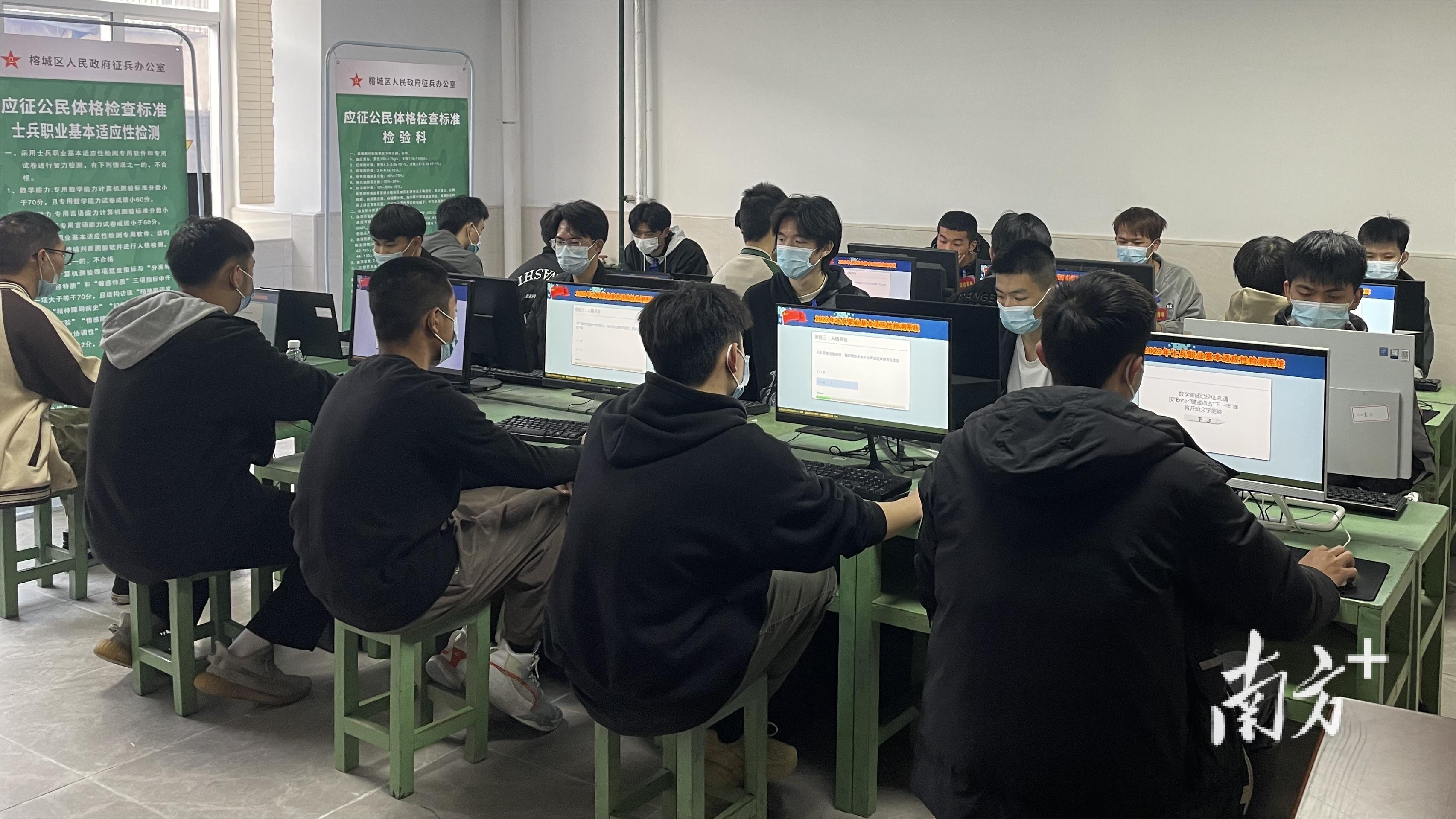医院特殊日，老干部体检背后的温情与市民的暂时缺席