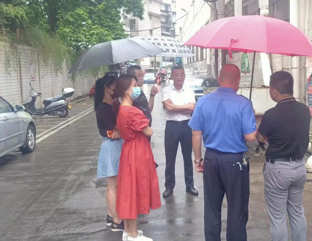 城管执法下的城市秩序，夫妻摆摊经历分享