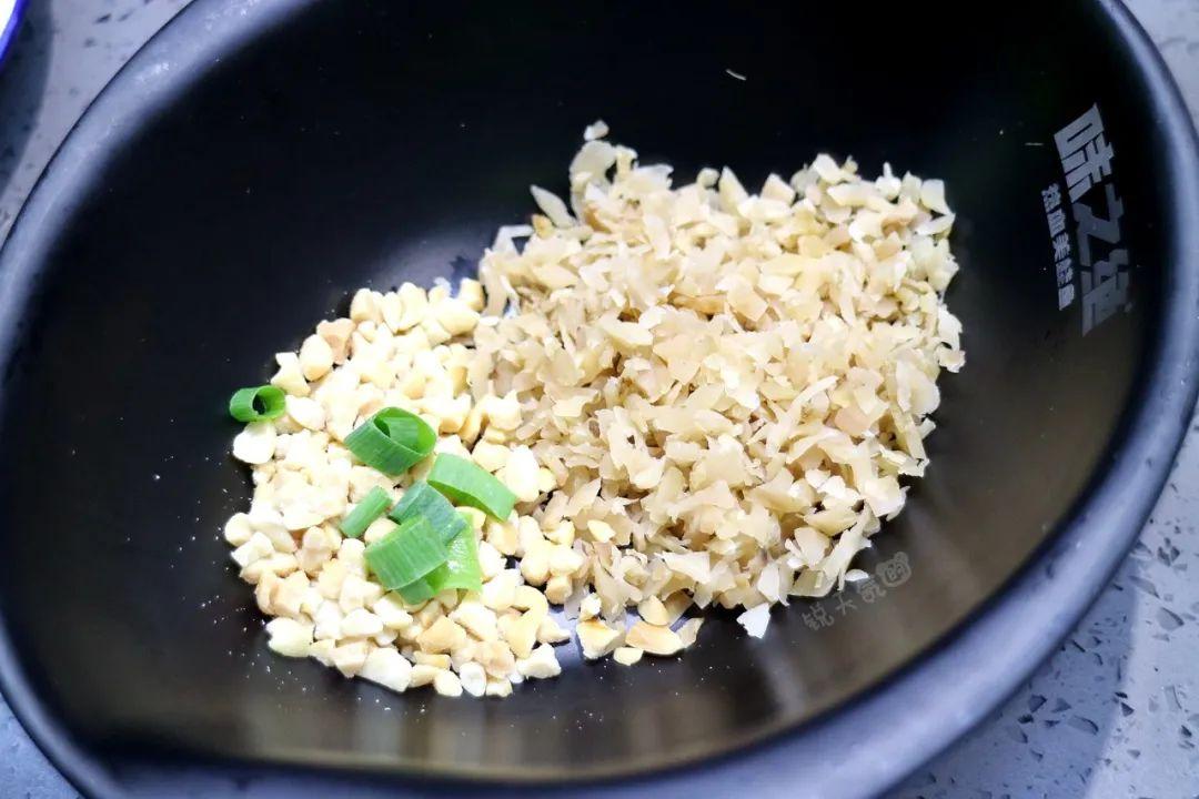 成都一燃油车燃爆引发关注，意外发现小巷独特小店