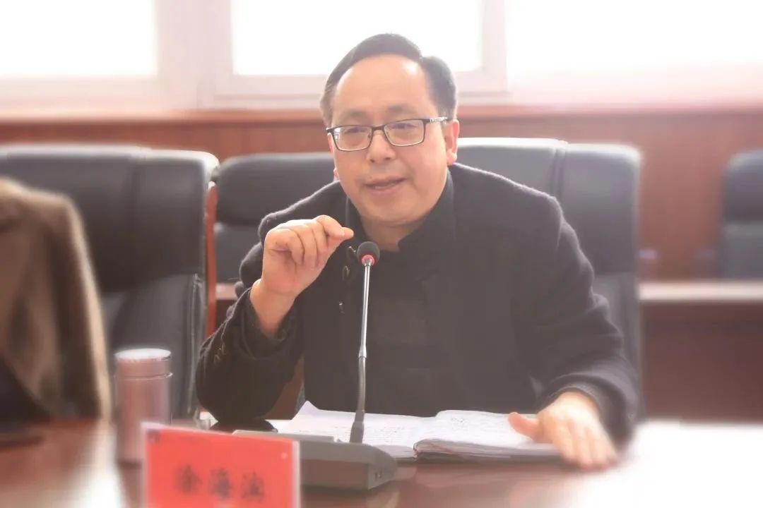 科技重塑教育新纪元，班主任班级群骂人与校方机智回应事件观察