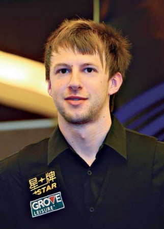 特鲁姆普与最新伴侣共赴自然之旅，探寻内心宁静的旅程