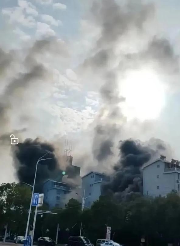 杭州爆炸事件最新图片，现场记录与事件解读