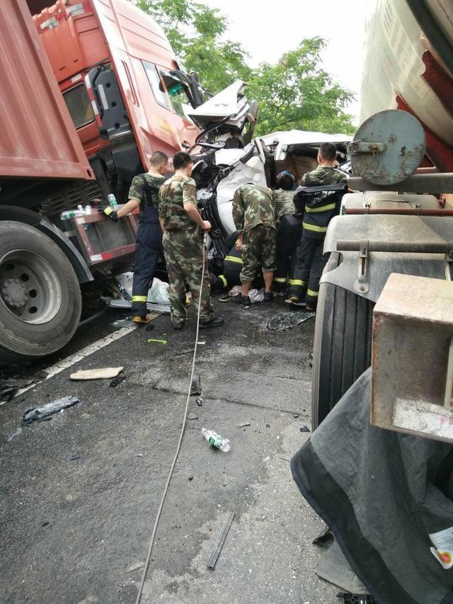 宜昌最新车祸深度解析与观点阐述，事故原因、影响及应对措施探讨