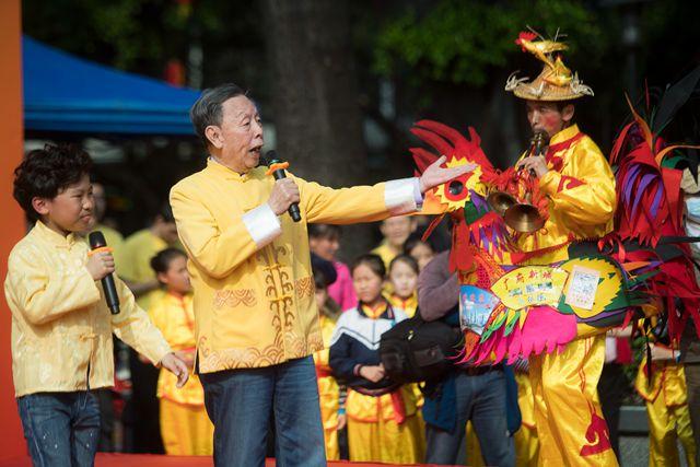 探秘小巷深处的相声乐园，最新相声段子集结，带你领略爆笑魅力！