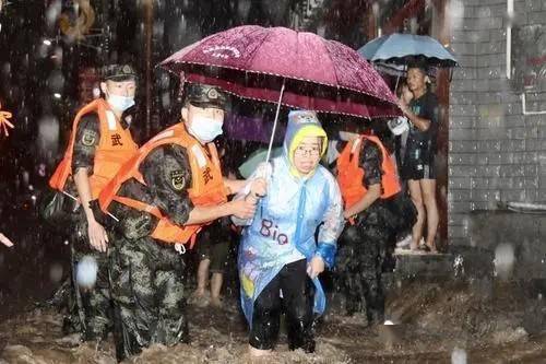 四川暴雨背后的力量与希望，励志之旅中的挑战与自信之路