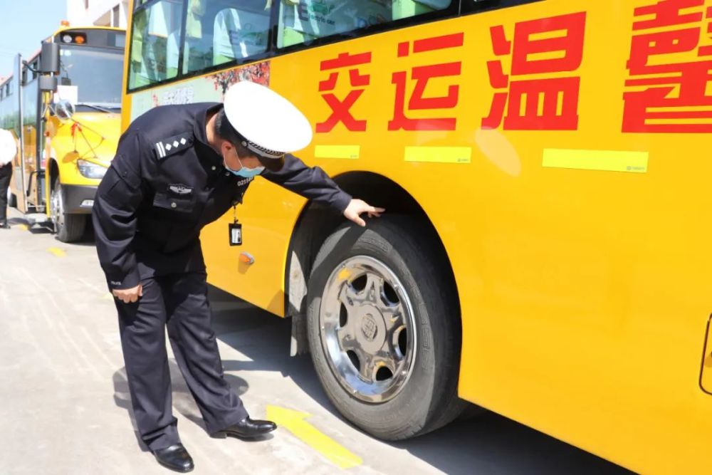 最新交警车辆，日常执勤与温馨服务时刻