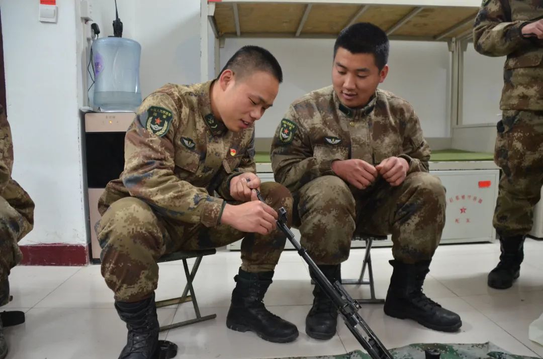 最新步兵在线，战友间的日常温馨时光
